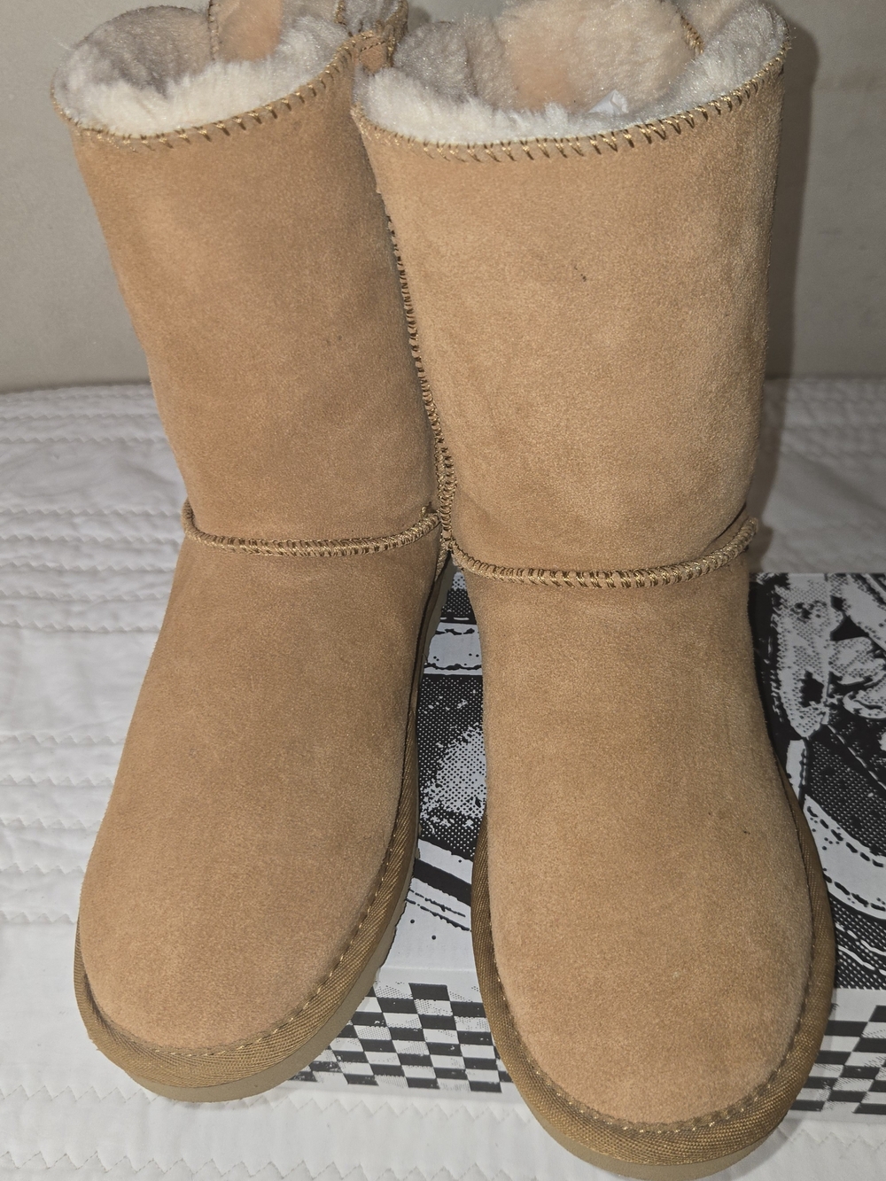 UGG Women's Short Shearling Boots - Chestnut Suede